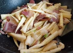 火腿焖笋的食用做法