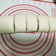 制作黑芝麻面卷