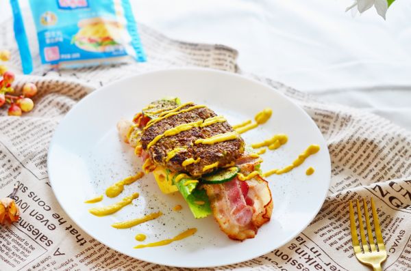 美式芥末芝士煎牛肉饼