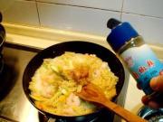 怎样自制宵夜绿酱虾球螺丝面