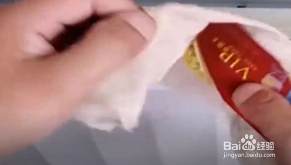 如何用小苏打清理水垢和冰箱的霉斑