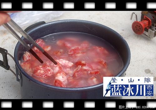 怎样在户外制作黄金腊肠饭