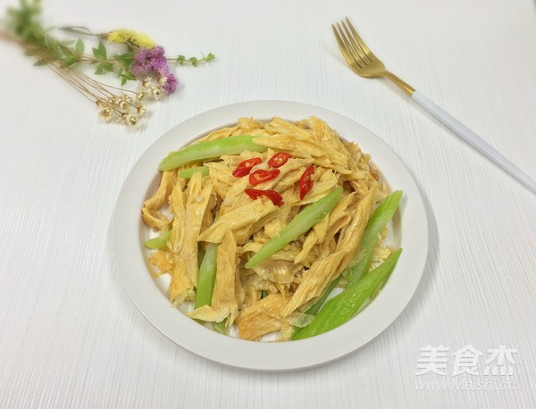 腐竹炒西芹的做法