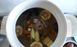 棒骨山药玉米汤的制作步骤