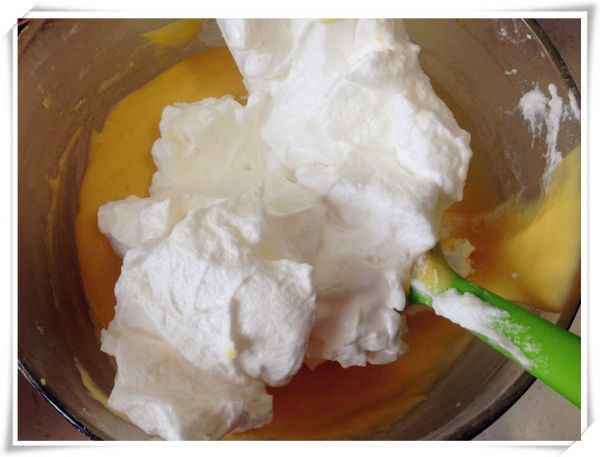 葡萄干戚风蛋糕卷