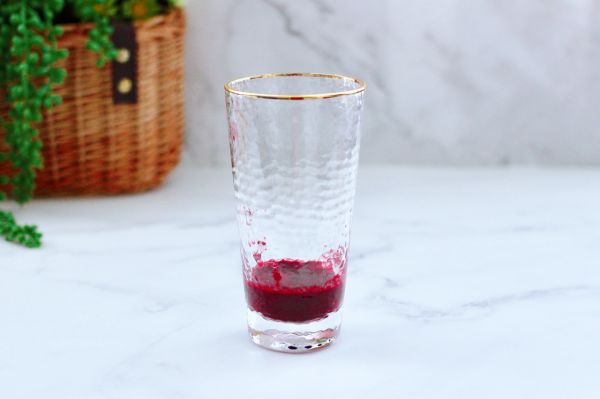 蔓越莓桑葚气泡水
