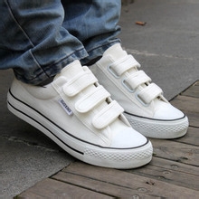 背带裤搭配什么鞋子