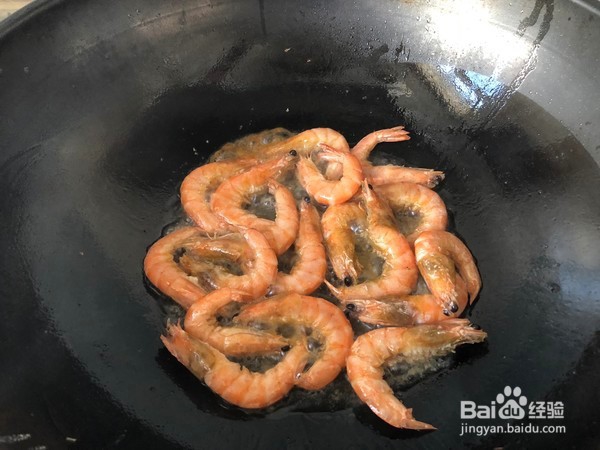 香菇豆豉干锅虾的做法