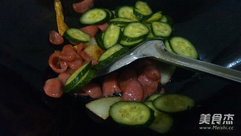 素鸡黄瓜炒香肠