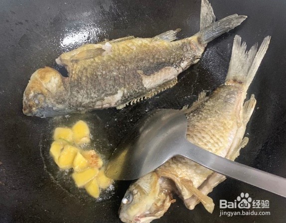 鲫鱼汤苦是怎么回事