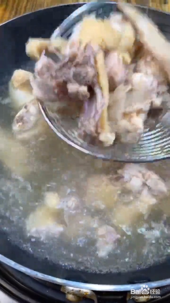 教你如何在家正确自制芋头烧鸡肉