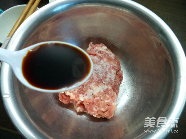 银鱼干蒸肉饼