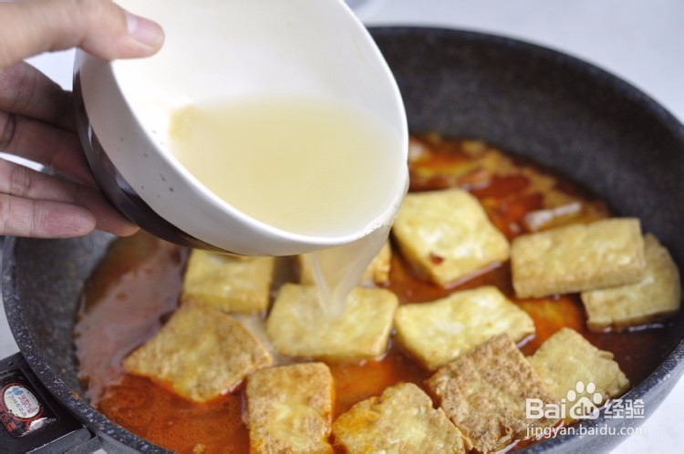 如何做出好吃的五花肉焖煎豆腐