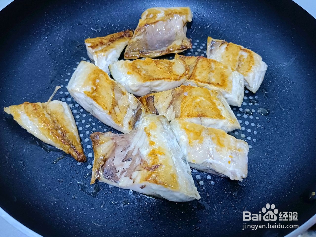 青花鱼焖年糕的做法