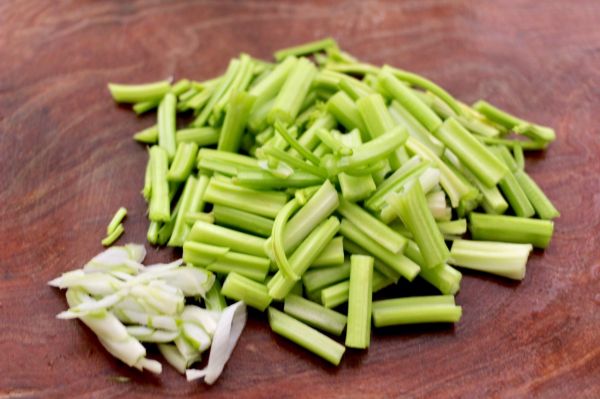 芹菜香菇北极虾小炒