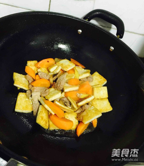 营养丰富又简单的菌菇煲