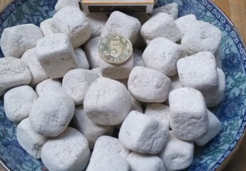 酒饼是什么材料做的