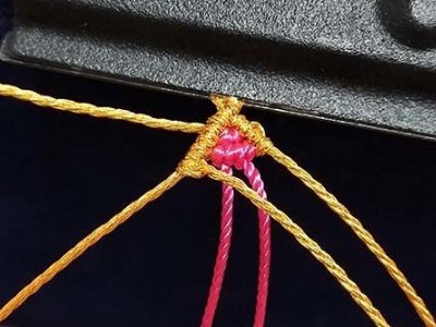 编皮筋手链的3种方法是什么