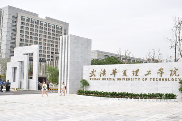 江苏考生 一般比本一线高十分 能上什么大学 麻烦举些例子