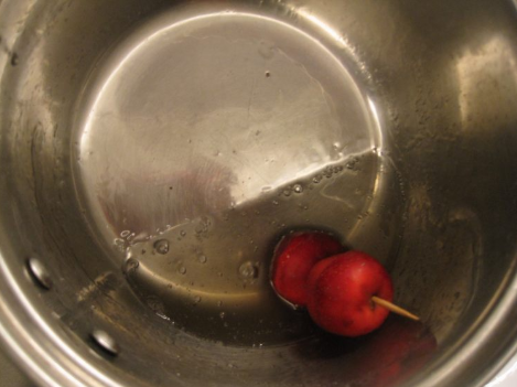 自己做的冰糖葫芦,为什么表面糖不干