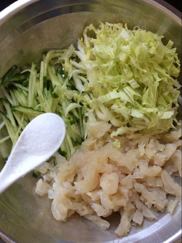 黄瓜白菜拌海蜇皮