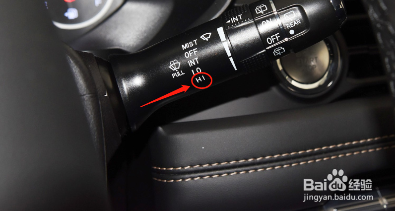 如何调节奇瑞瑞虎8车辆的雨刮档位