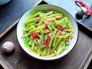 青萝卜炒肉丝的做法