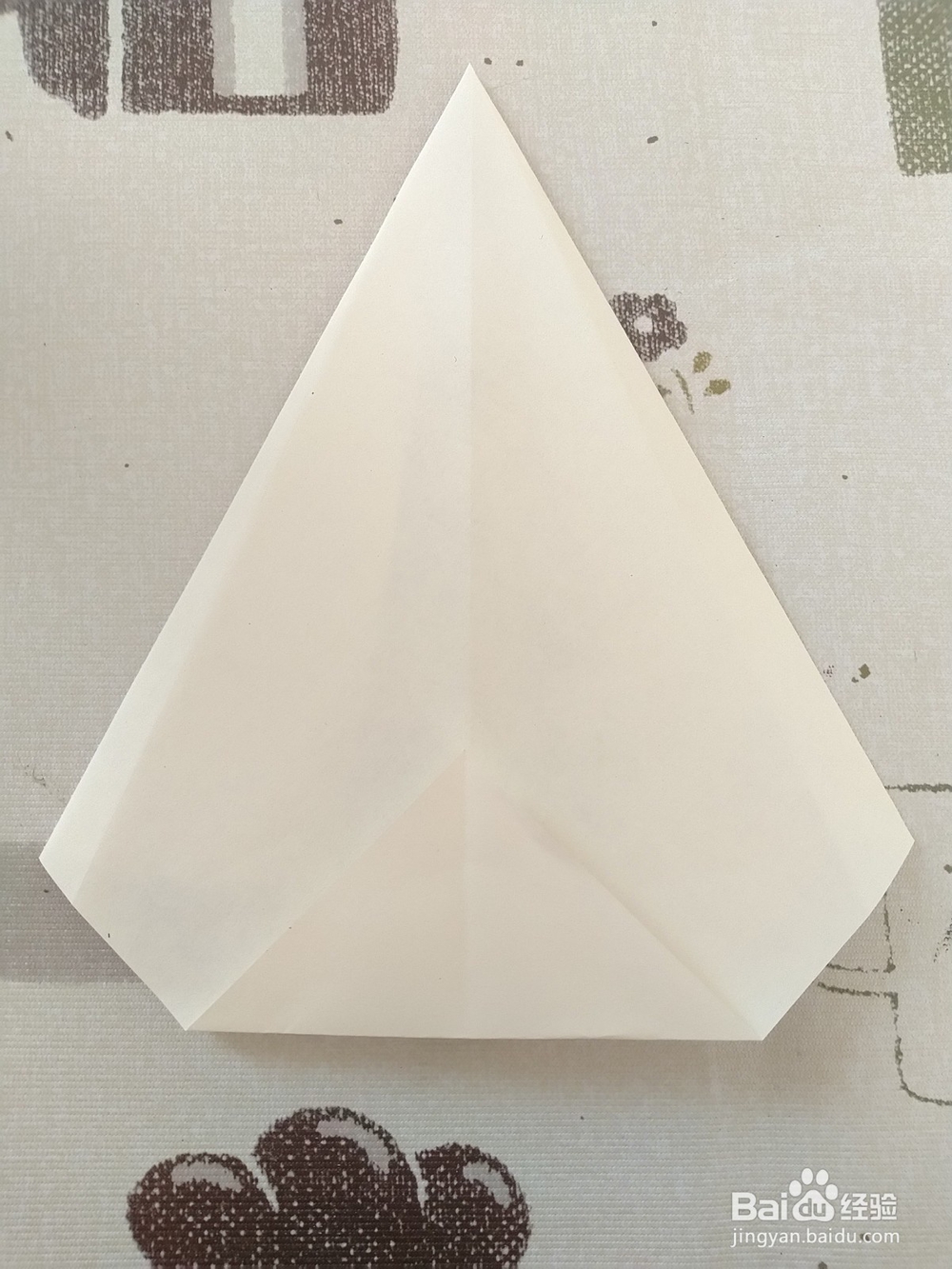 幼儿园小朋友学折纸-可爱的小企鹅