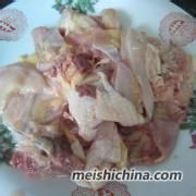 红辣椒焖子鸡的做法--增强体力，强壮身体