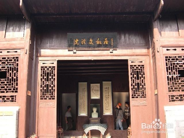 坐落凤凰内，回到古时来