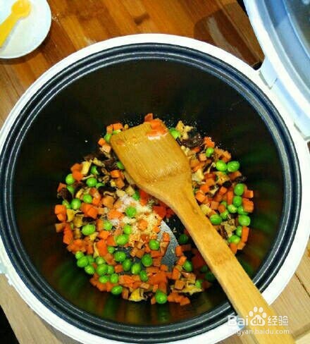 什锦焖饭用电饭锅的做法