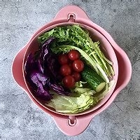 如何制作美味的碧根果蔬菜沙拉