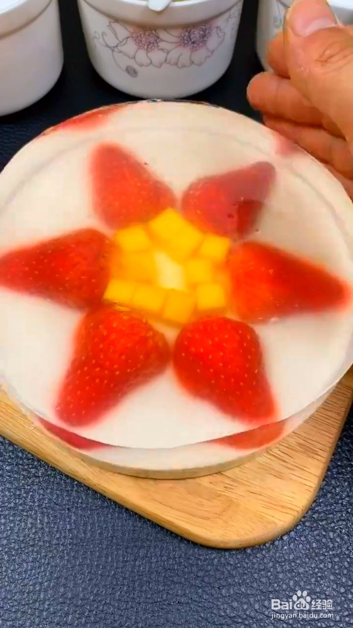 如何制作Q弹的草莓果冻