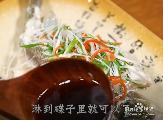 如何制作清蒸鲈鱼？