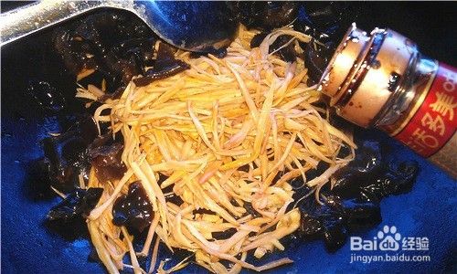 怎么做出美味的黄花菜木耳猪肝汤