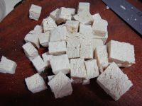 教大家腊肉毛豆米炒冻豆腐的做法