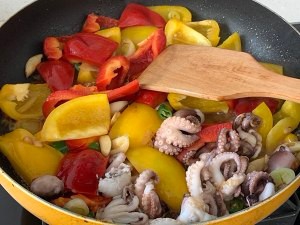 章鱼爆炒双色椒的家常做法