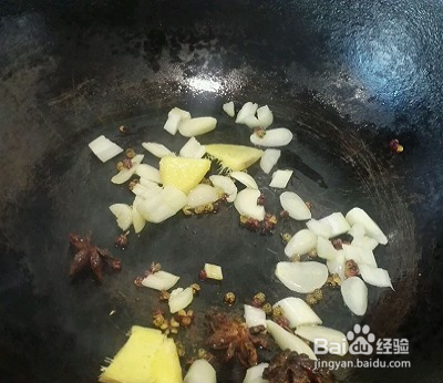 家常排骨炖海带的做法