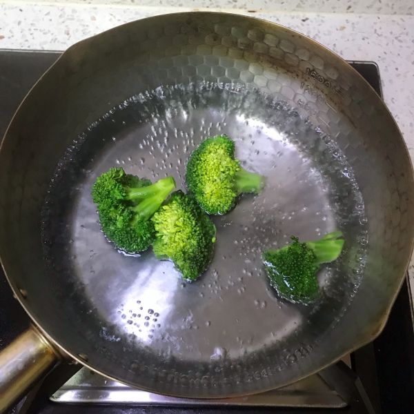 龙利鱼腊肠双拼煲仔饭