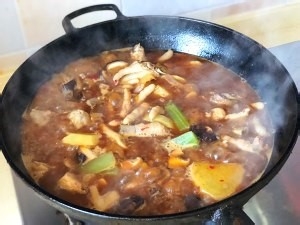 明虾鸡爪煲的制作方法