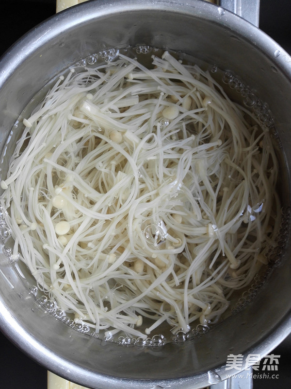 鸡汁黄瓜金针菇