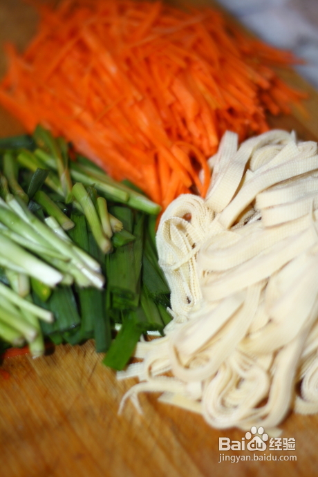 家常小炒之：红萝卜豆腐丝