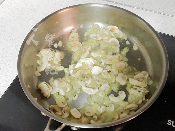 奶油口菇虾仁意面