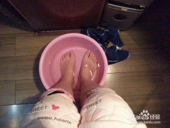 流鼻血时如何快速止血