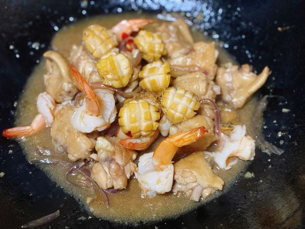 鲜虾鲍鱼鸡翅煲