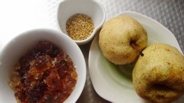 桃胶雪梨桂花羹的做法