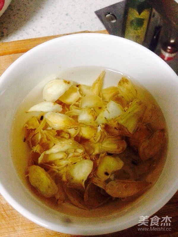 香蕉火龙果红枣莲子百合银耳汤