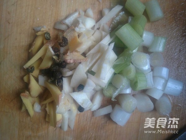 蒜苗青椒回锅肉