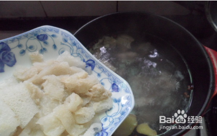 美味竹荪排骨汤