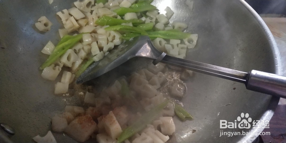 怎样制作美味的酸辣藕丁